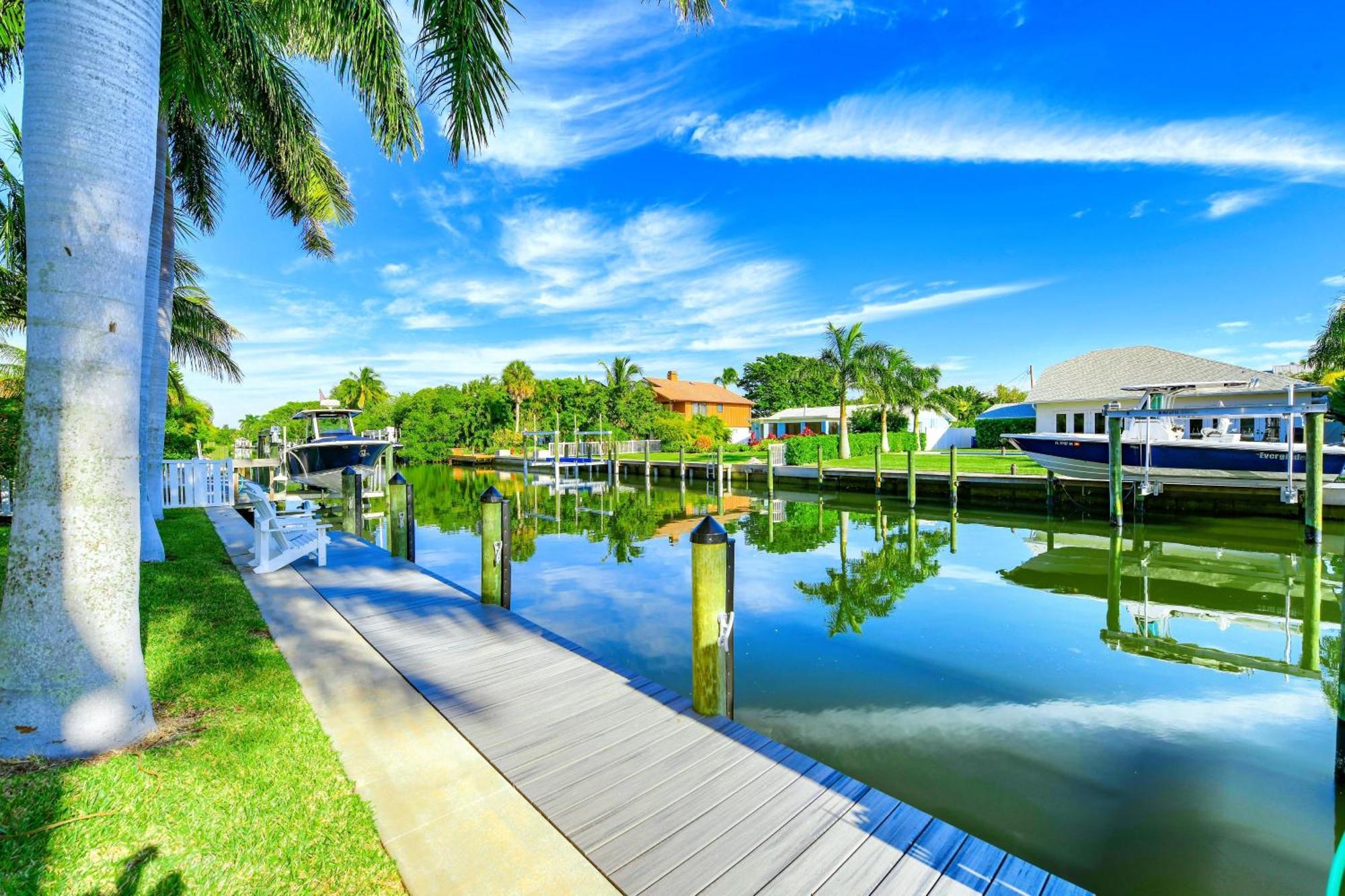 Bikinis And Martinis Waterfront Canal Villa Anna Maria Eksteriør bilde